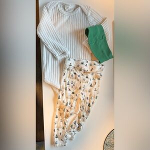 Kate Quinn Cream Ribbed Onesie 3 piece set, 12-18 months